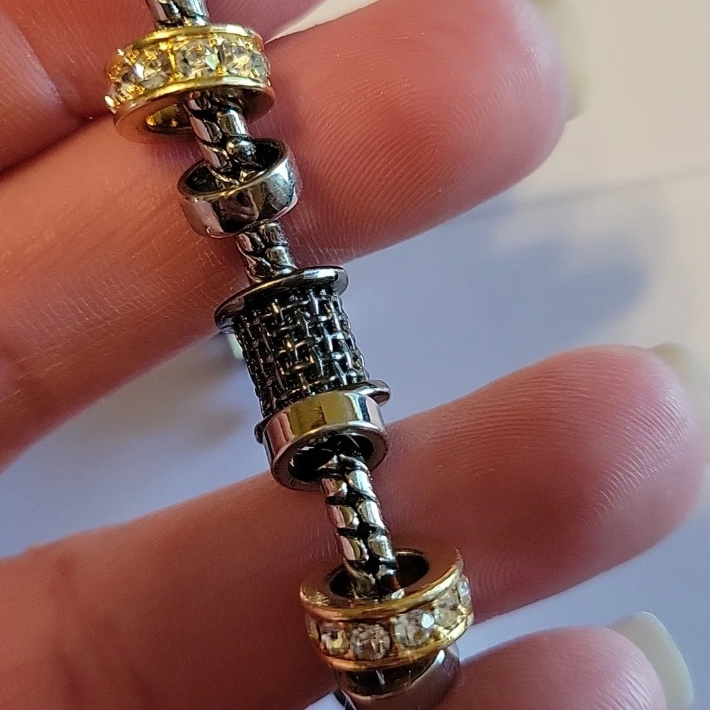 Silver chain with silver, gold, hematite & crystal beads adorn this bracelet - Picture 6 of 6